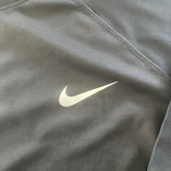 Nike Woman’s Rashguard XL NWOT - Picture 2 of 3